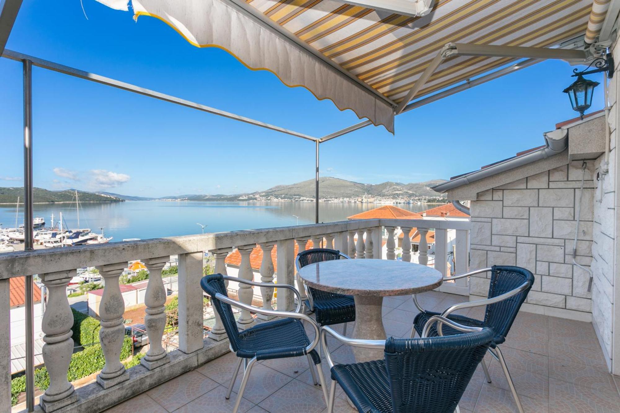 Seaside Apartments With A Swimming Pool Okrug Gornji, Ciovo - 11374 Trogir Eksteriør billede