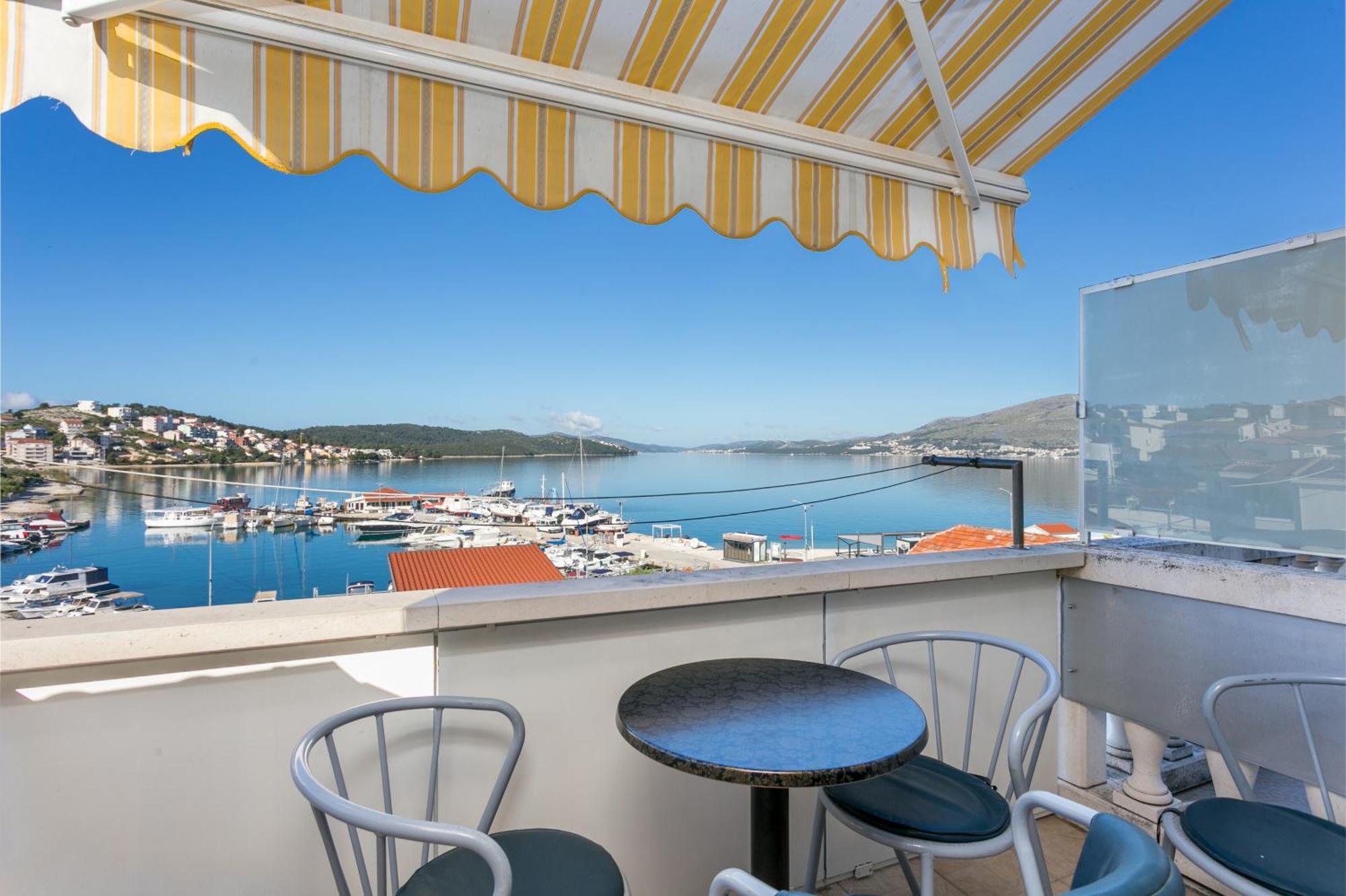 Seaside Apartments With A Swimming Pool Okrug Gornji, Ciovo - 11374 Trogir Eksteriør billede