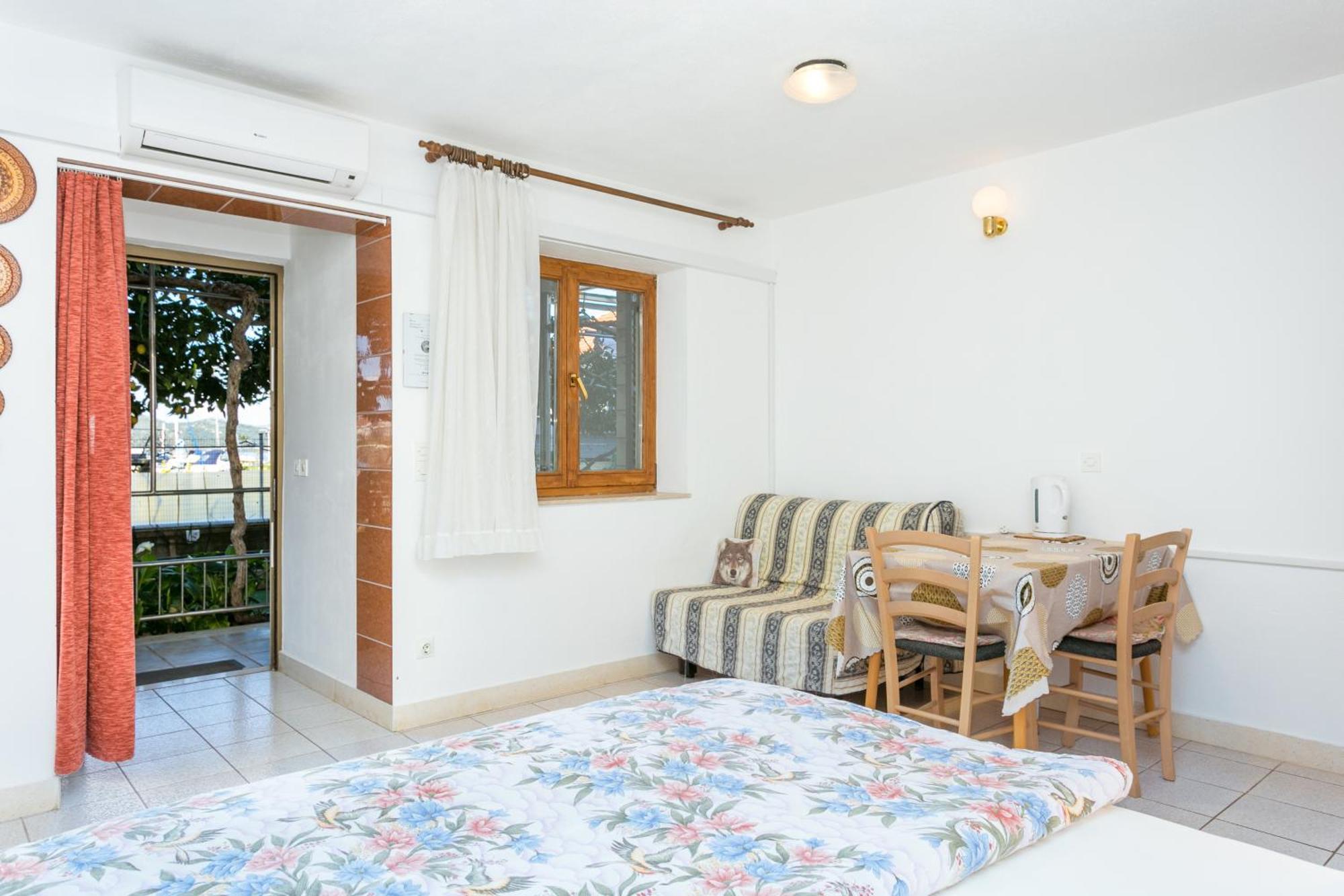 Seaside Apartments With A Swimming Pool Okrug Gornji, Ciovo - 11374 Trogir Værelse billede